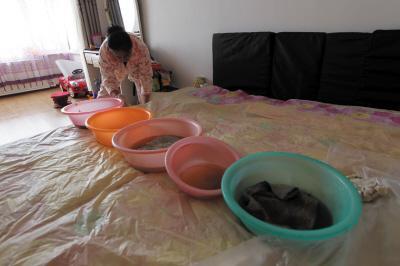 溆浦楼上漏水，住户失联，小区没物管，业主维权难！律师来支招……
